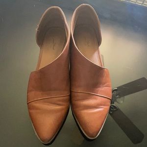 Universal Threads cute tan flats